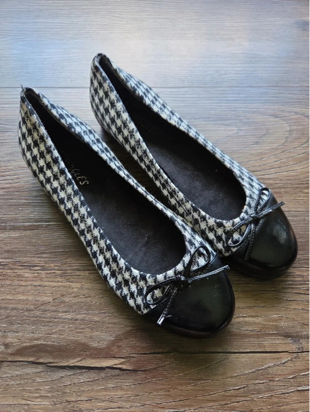 Y2k aerosoles black and white houndstooth slip on size 8.5
